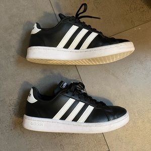 Adidas Sneakers